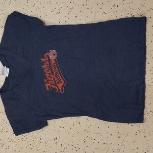 Campus lifestyle women's tshirt Auburn logo size large